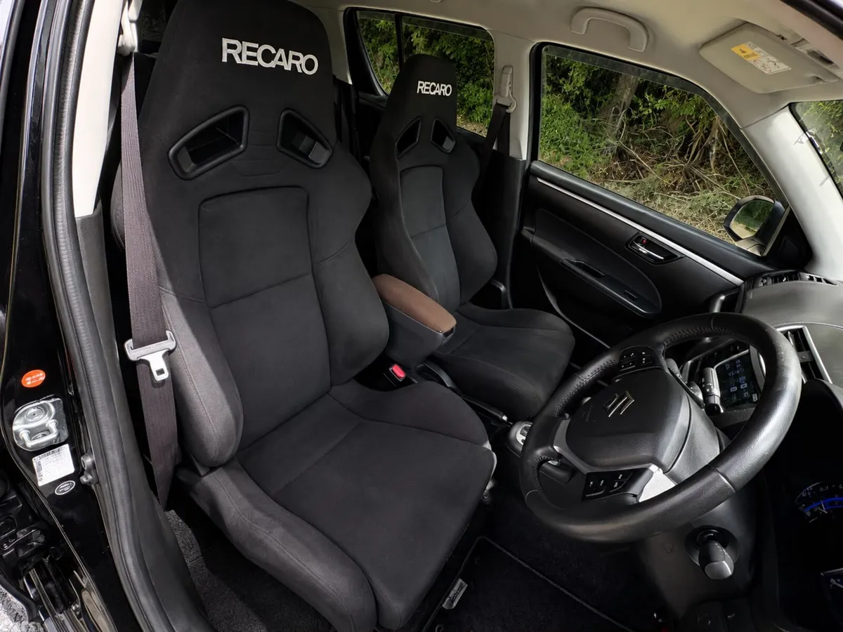 Suzuki Swift Hatchback, Petrol, 2015, Black