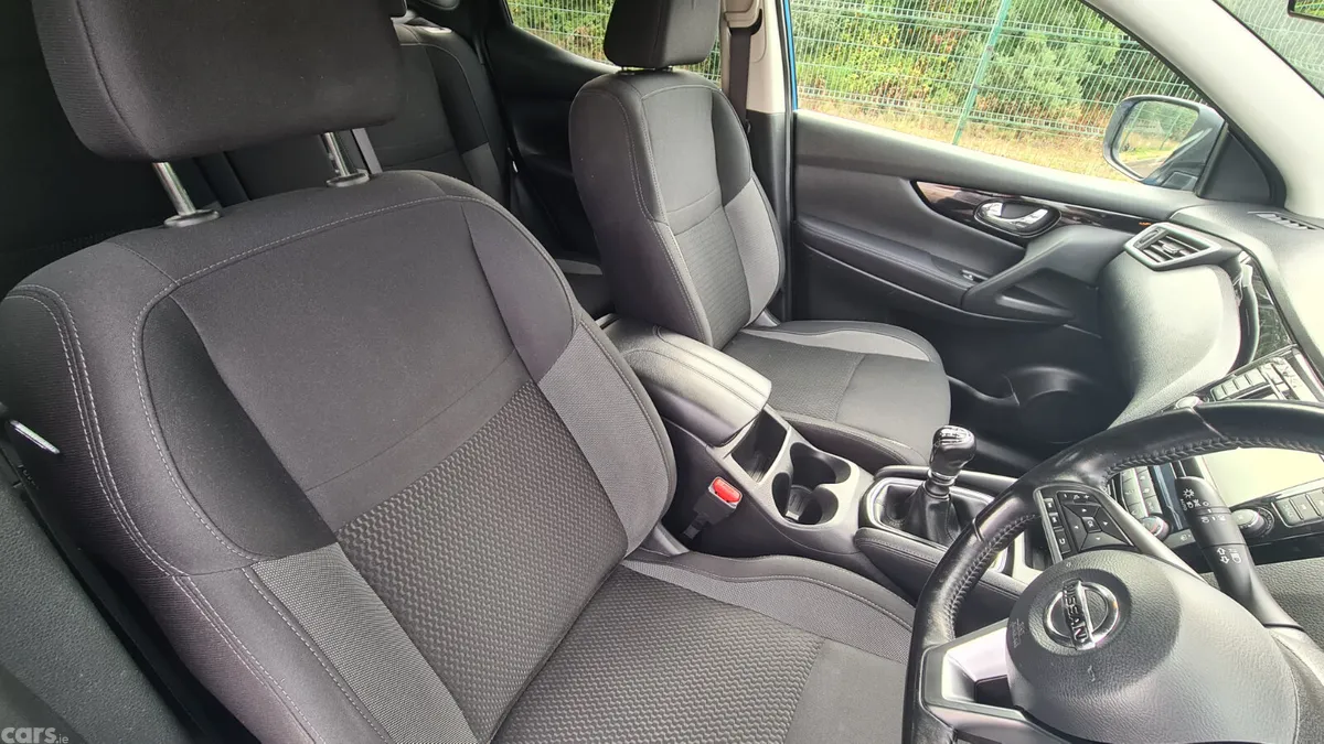 Nissan Qashqai SUV, Diesel, 2020, Blue