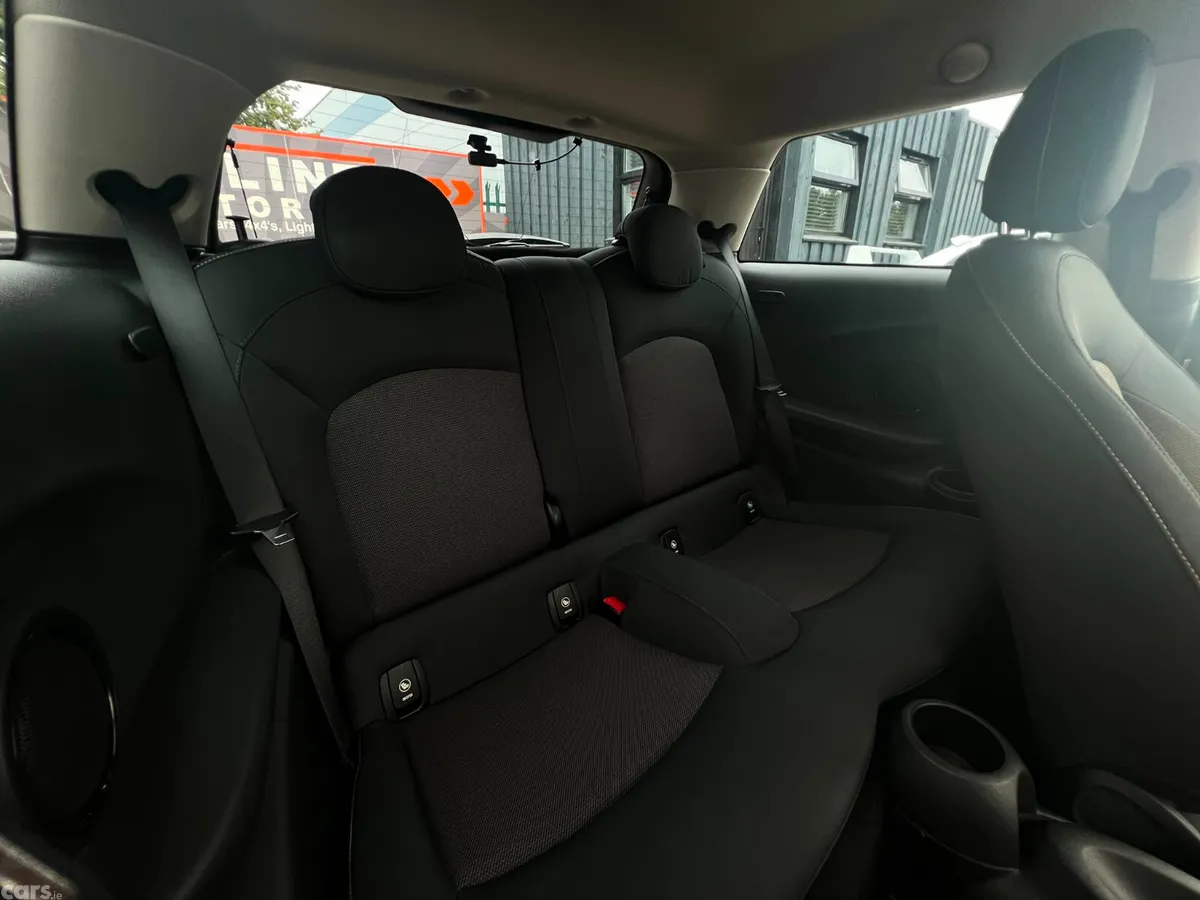 Mini Mini Hatchback, Diesel, 2017, Red