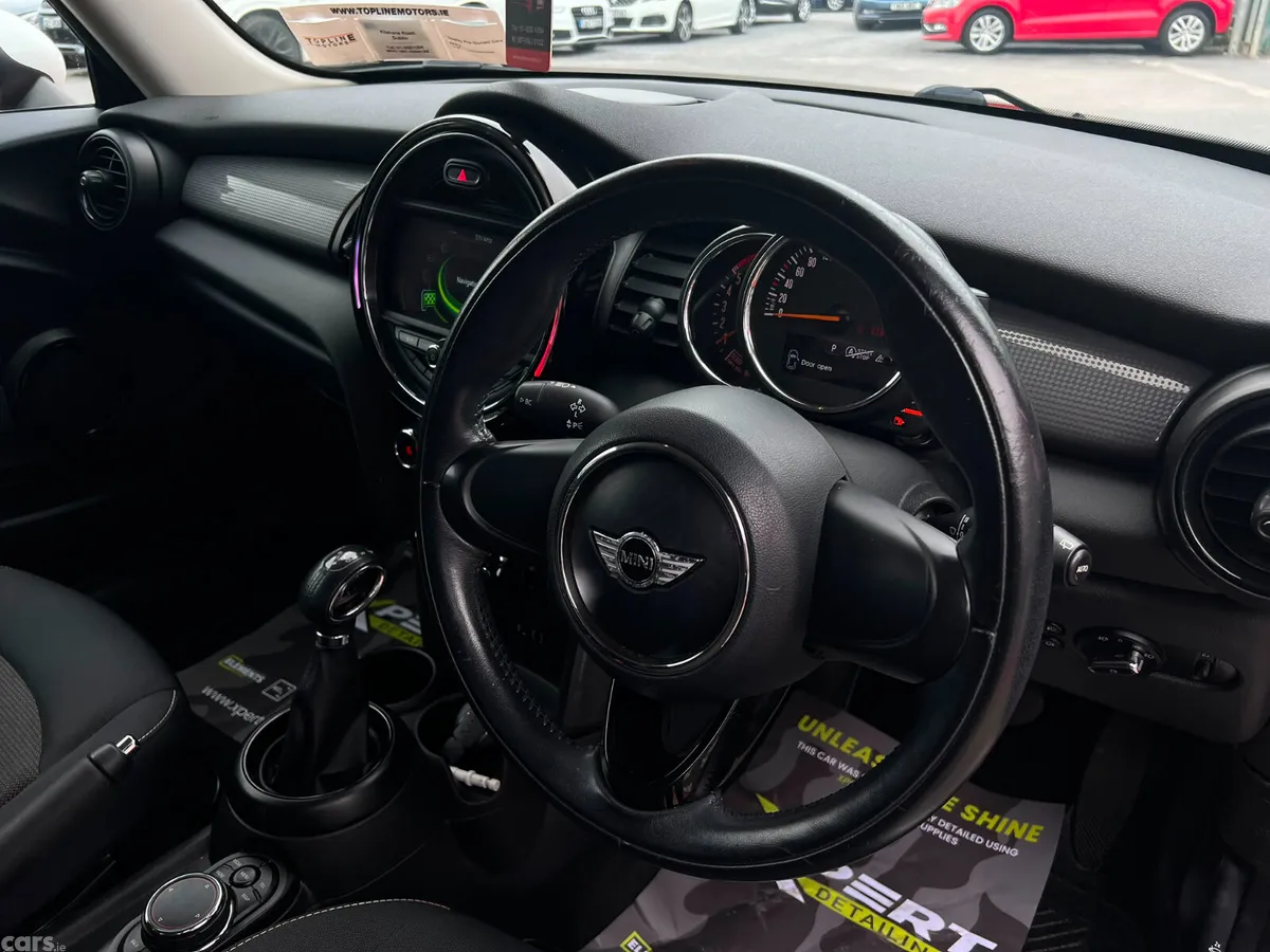Mini Mini Hatchback, Diesel, 2017, Red