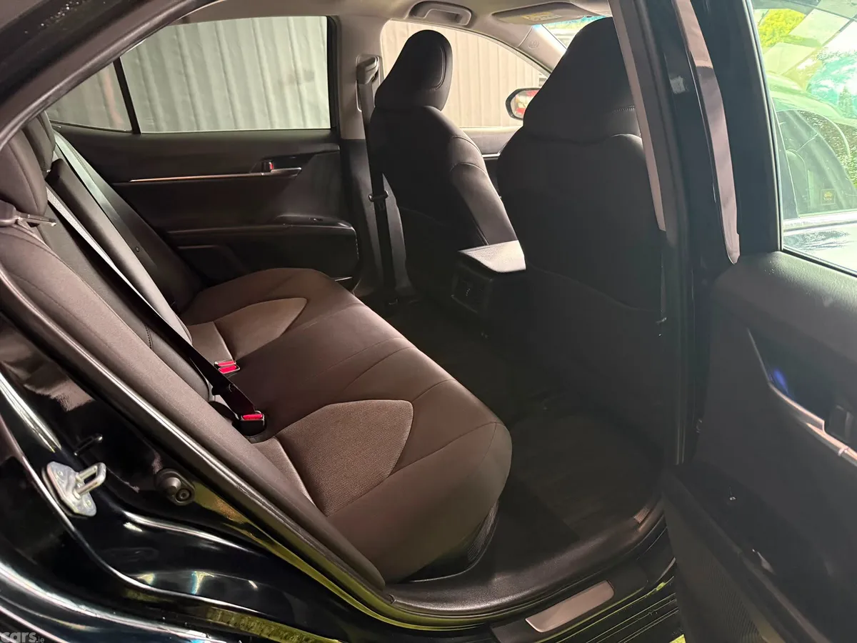 Toyota Camry Saloon, Petrol Hybrid, 2019, Black