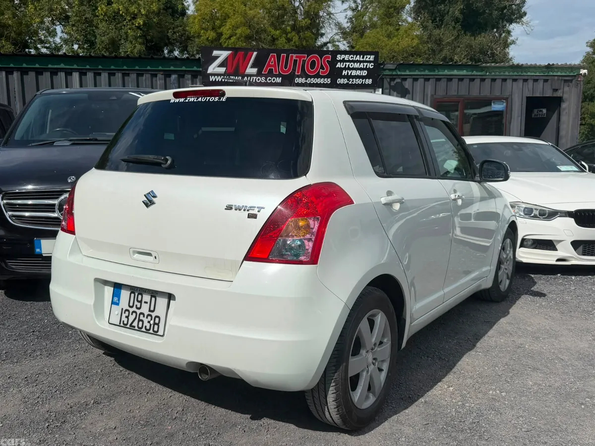 Suzuki Swift Hatchback, Petrol, 2009, White