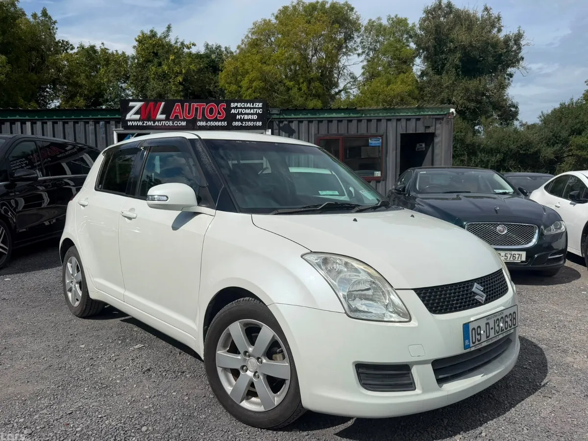 Suzuki Swift Hatchback, Petrol, 2009, White