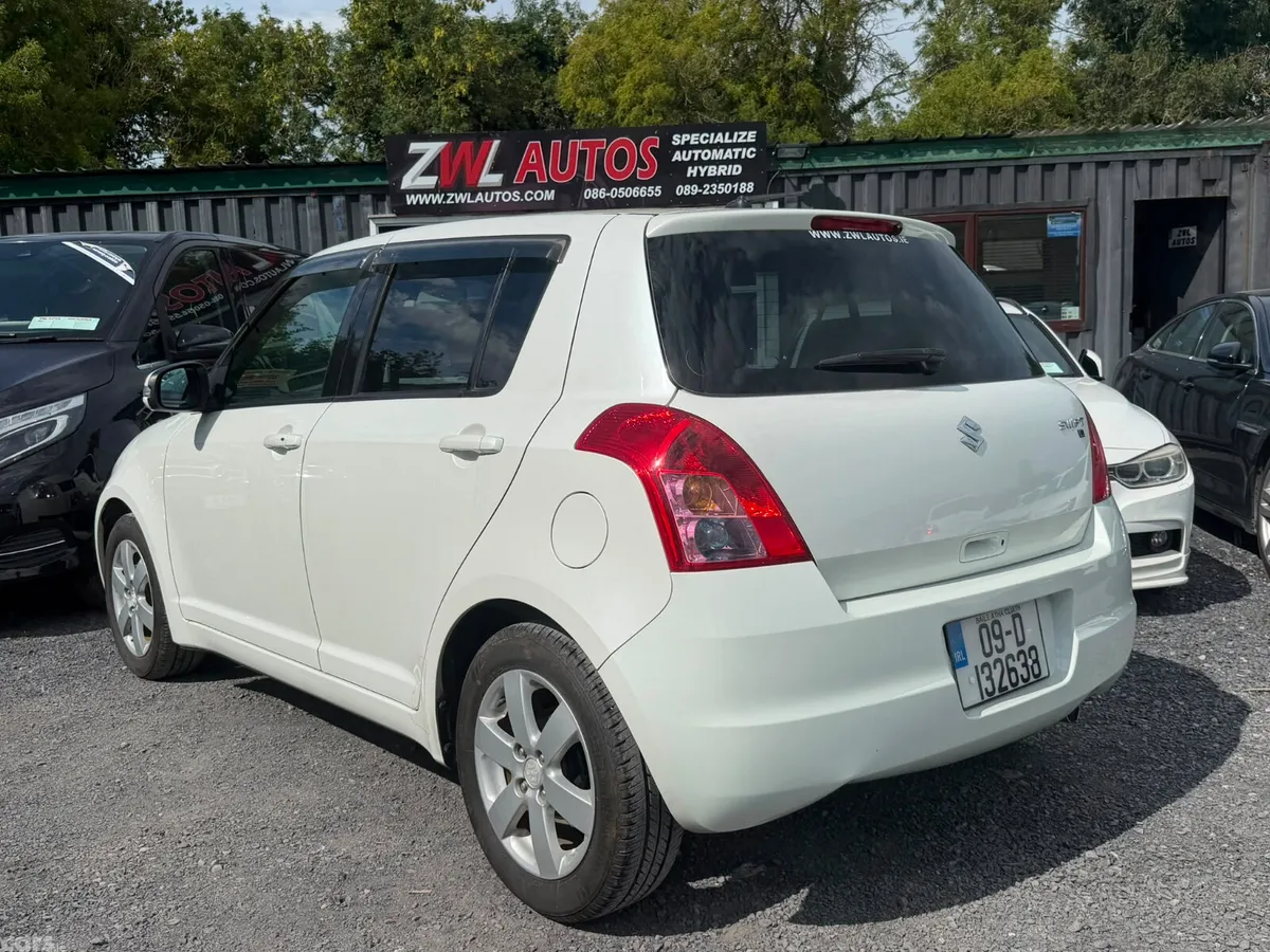 Suzuki Swift Hatchback, Petrol, 2009, White