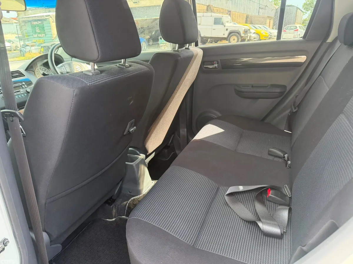 Suzuki Swift Hatchback, Petrol, 2009, White