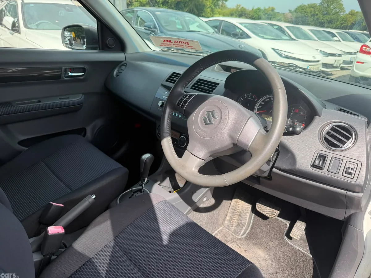 Suzuki Swift Hatchback, Petrol, 2009, White