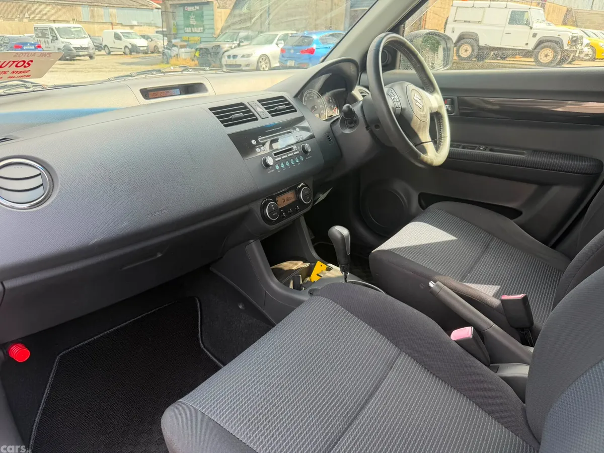 Suzuki Swift Hatchback, Petrol, 2009, White