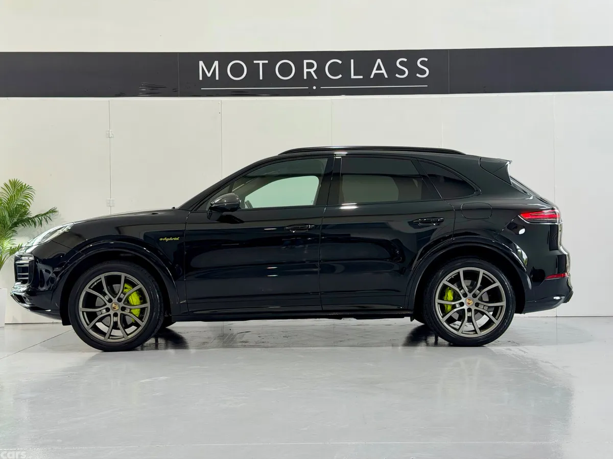 Porsche Cayenne SUV, Petrol Plug-in Hybrid, 2023, Black