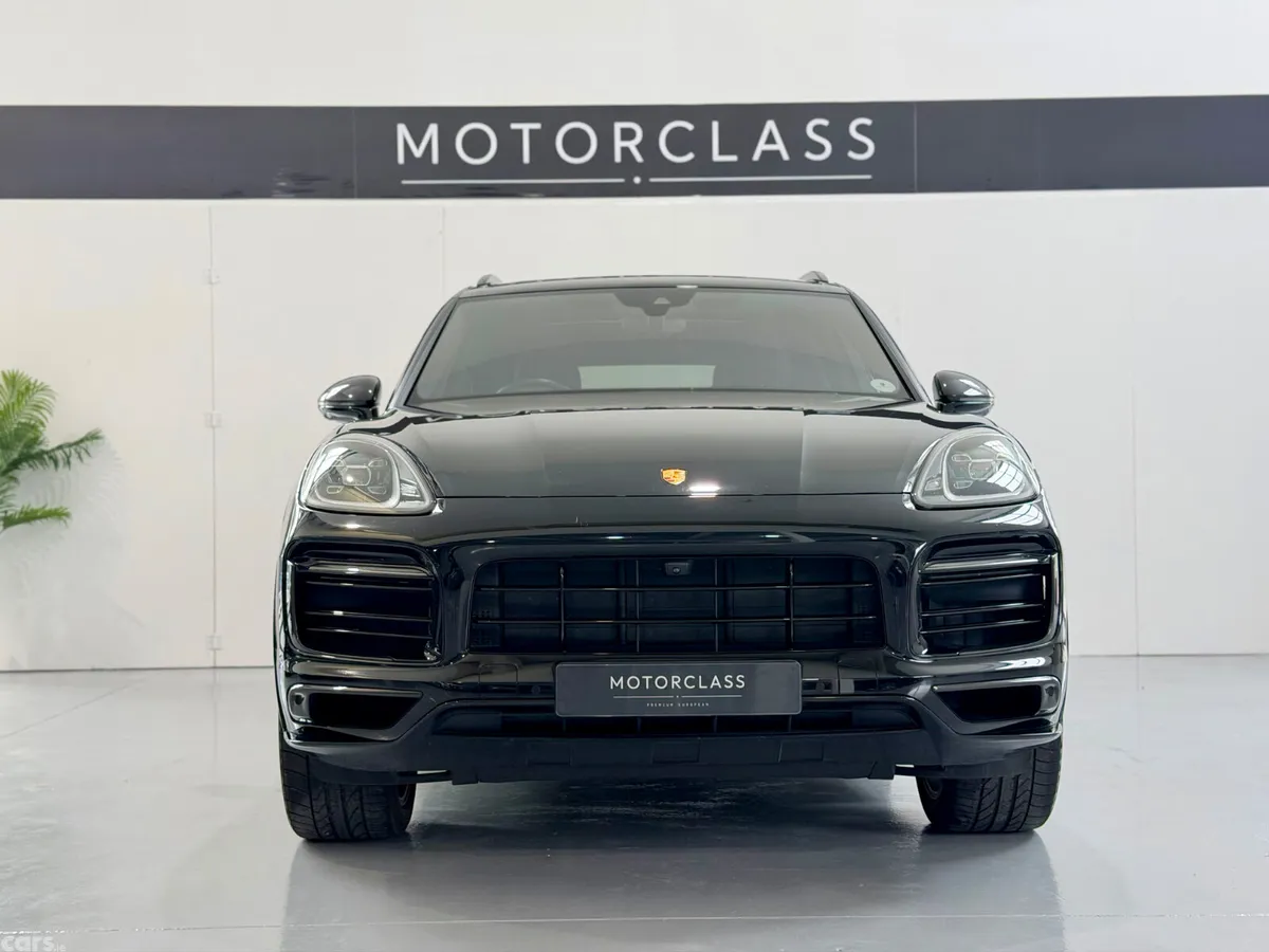 Porsche Cayenne SUV, Petrol Plug-in Hybrid, 2023, Black