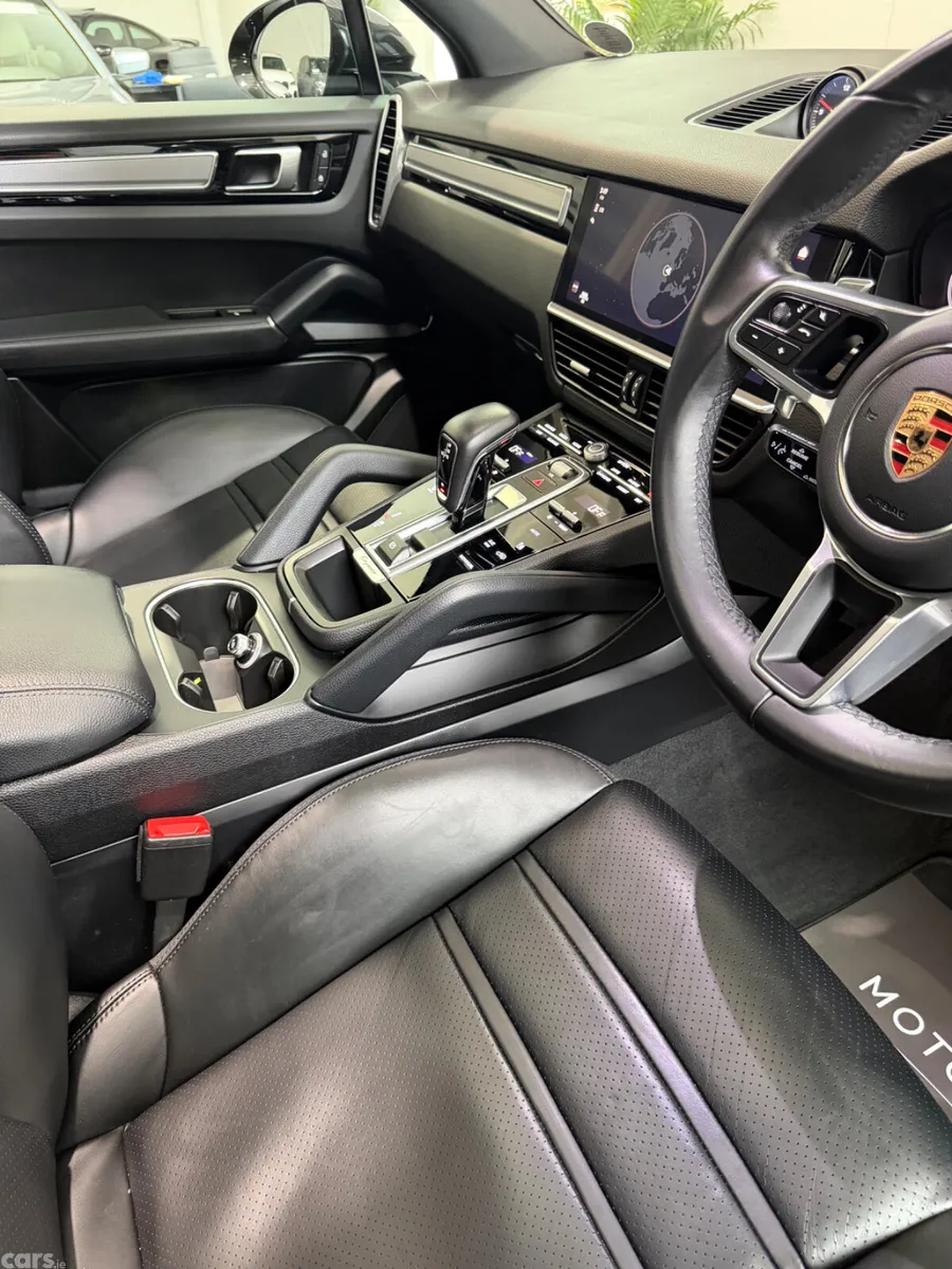 Porsche Cayenne SUV, Petrol Plug-in Hybrid, 2023, Black