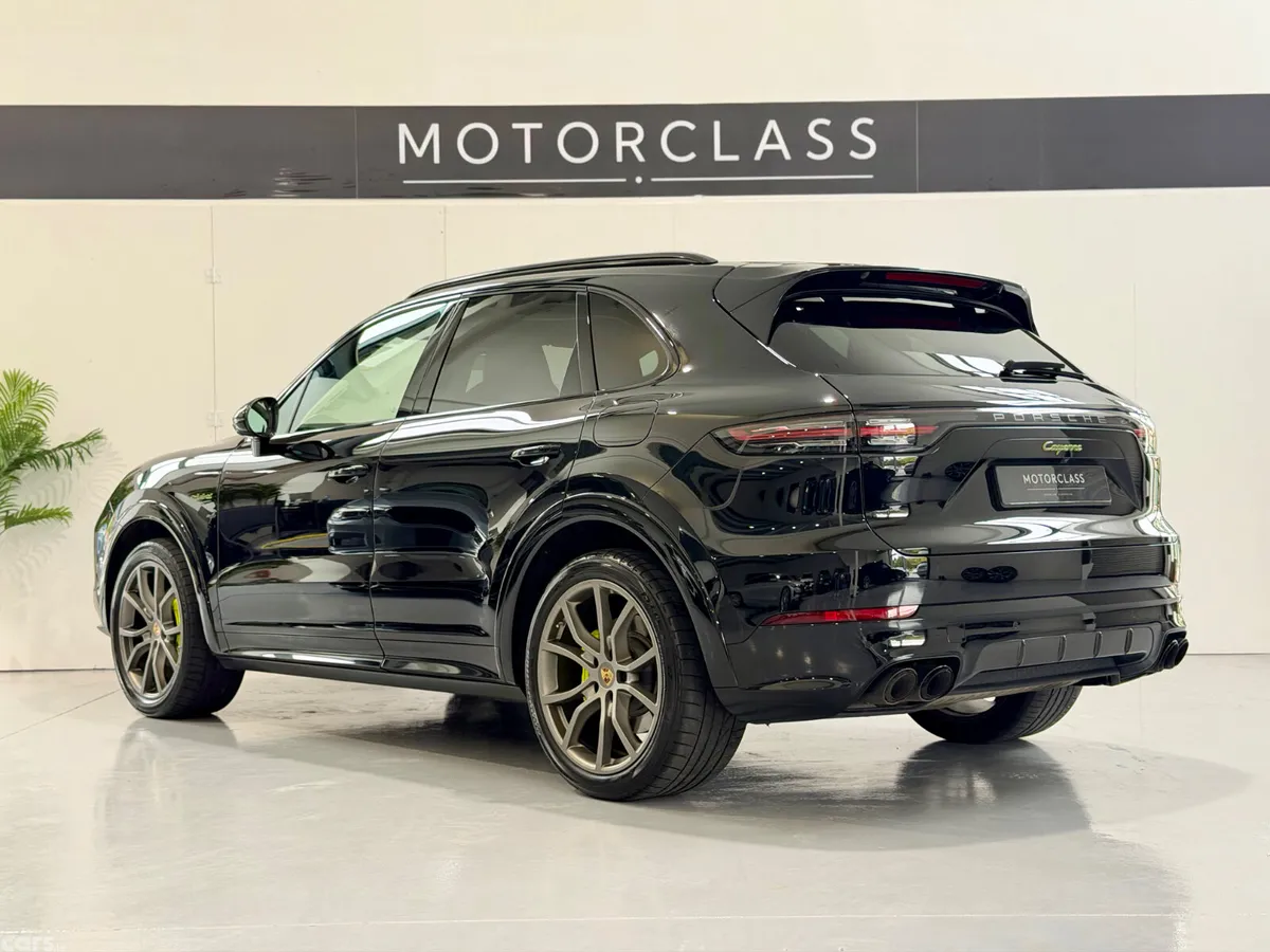 Porsche Cayenne SUV, Petrol Plug-in Hybrid, 2023, Black