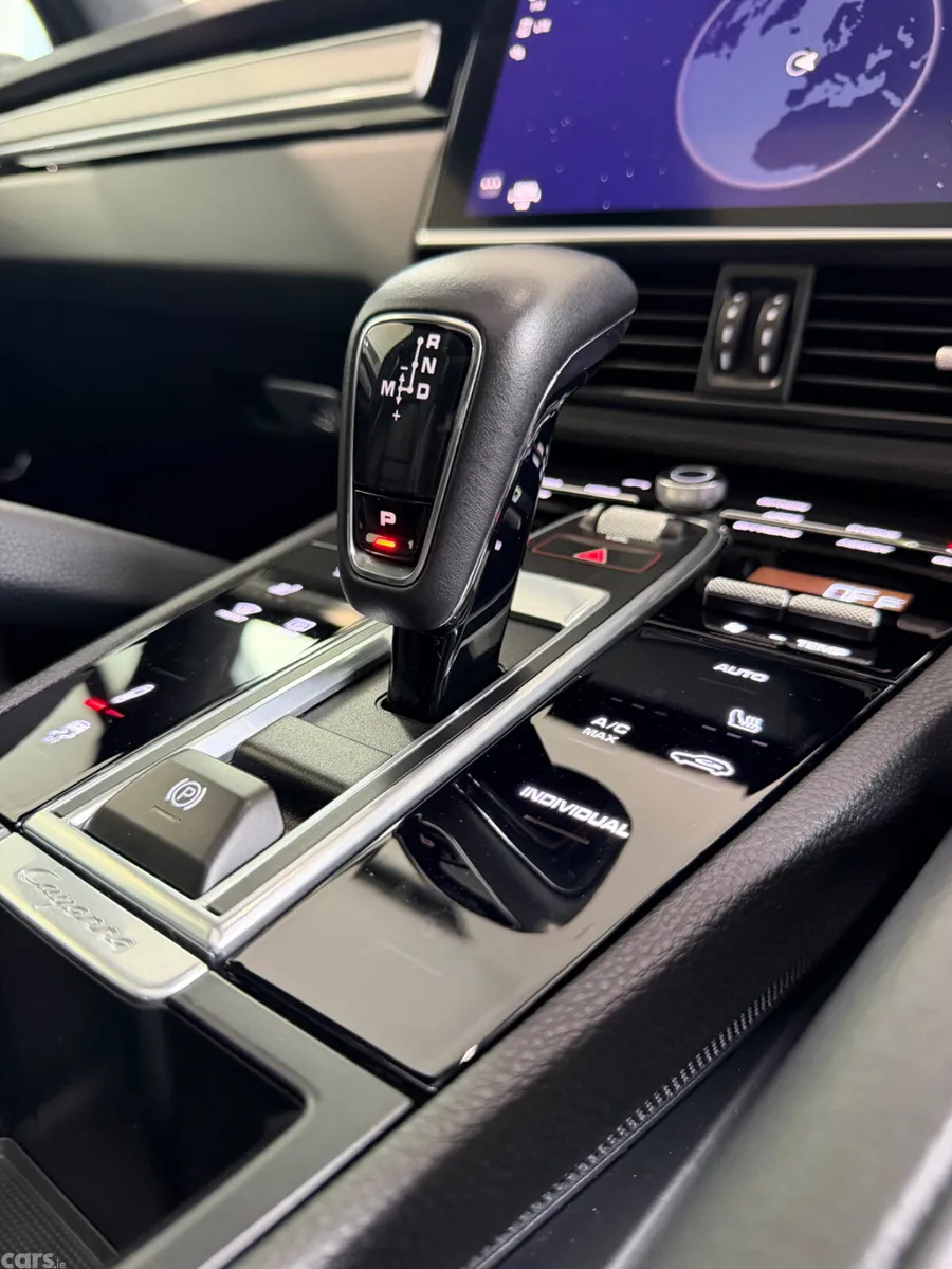 Porsche Cayenne SUV, Petrol Plug-in Hybrid, 2023, Black