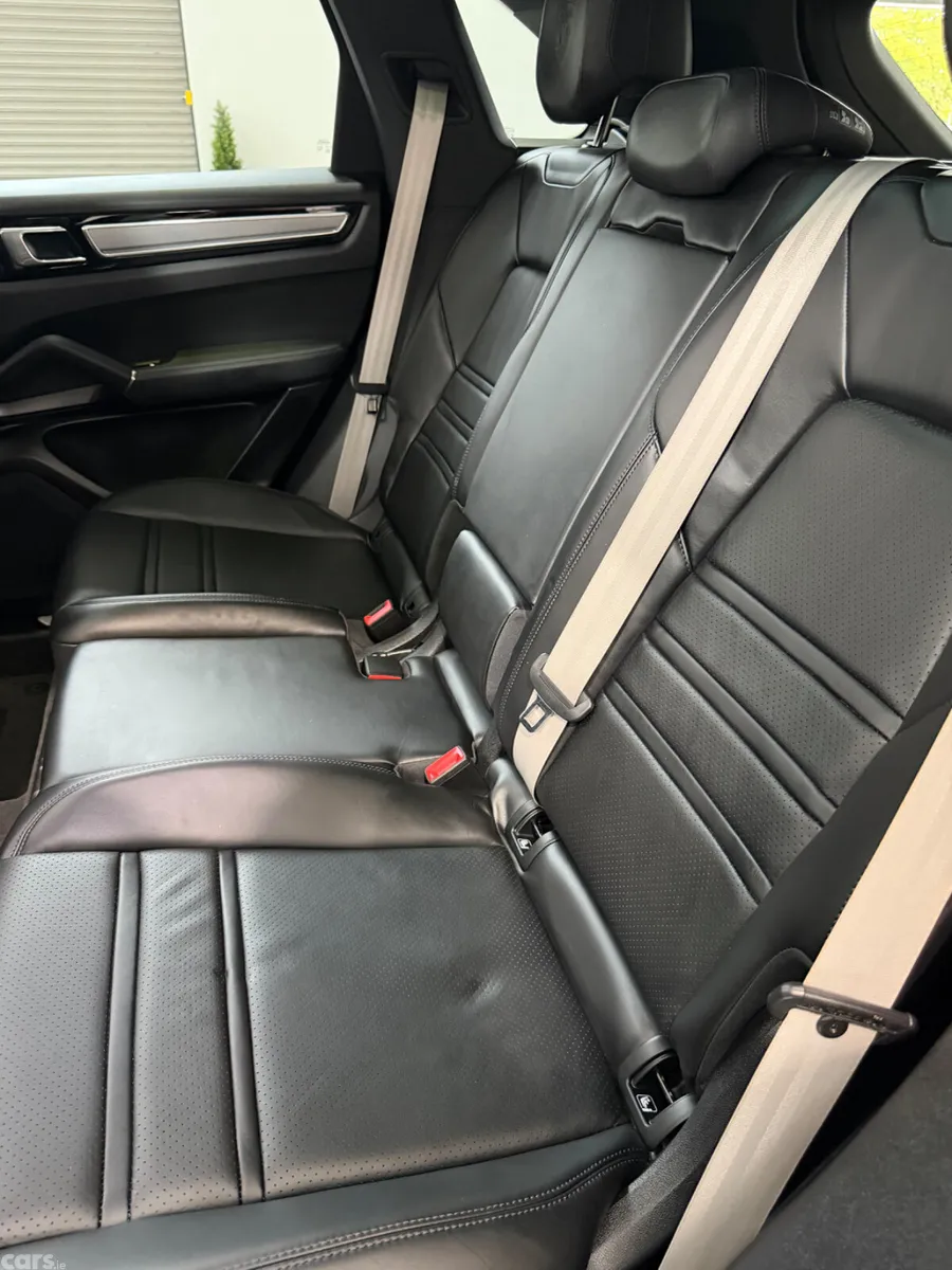 Porsche Cayenne SUV, Petrol Plug-in Hybrid, 2023, Black