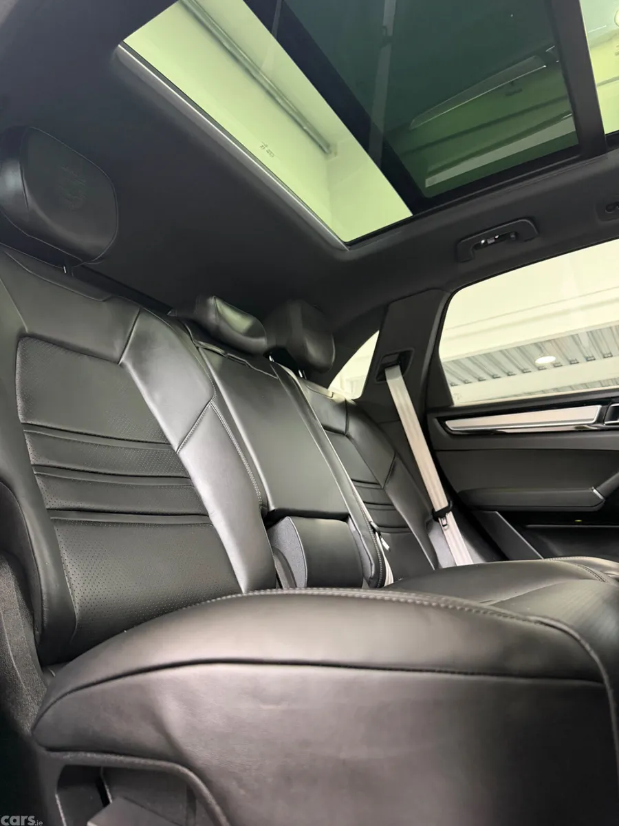 Porsche Cayenne SUV, Petrol Plug-in Hybrid, 2023, Black
