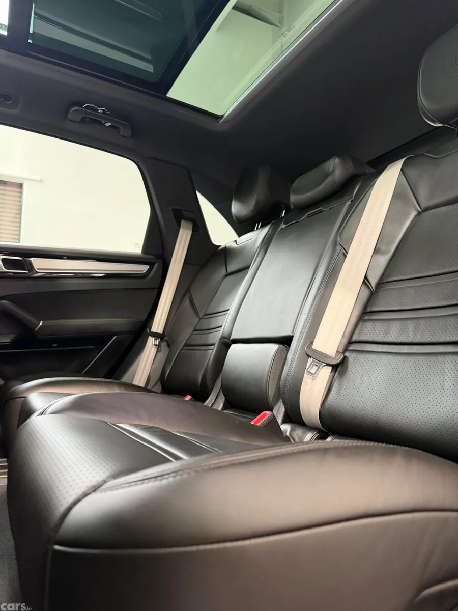 Porsche Cayenne SUV, Petrol Plug-in Hybrid, 2023, Black