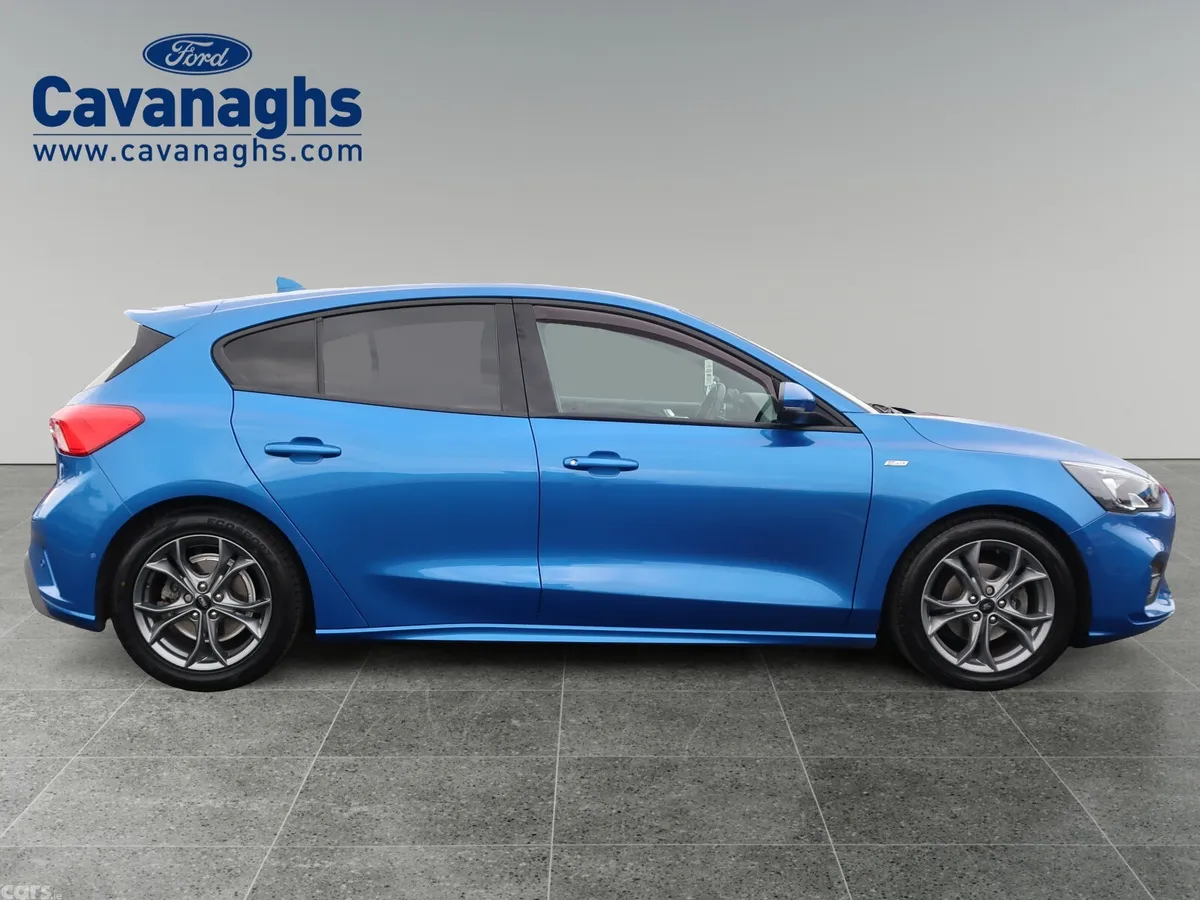 Ford Focus Hatchback, Petrol Hybrid, 2021, Blue