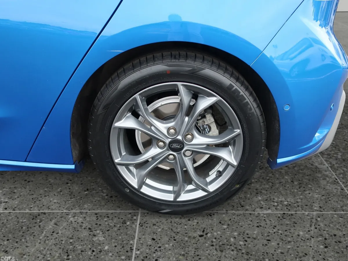 Ford Focus Hatchback, Petrol Hybrid, 2021, Blue