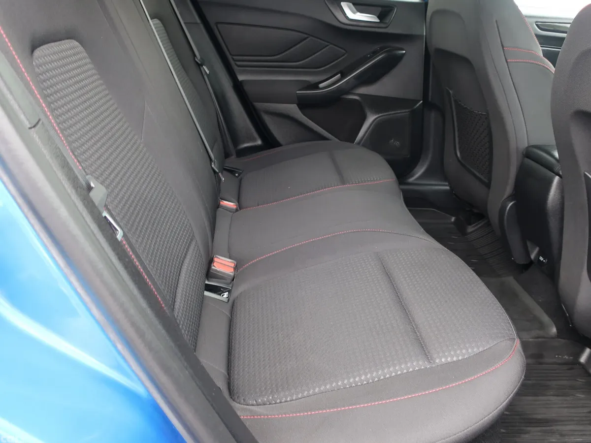 Ford Focus Hatchback, Petrol Hybrid, 2021, Blue