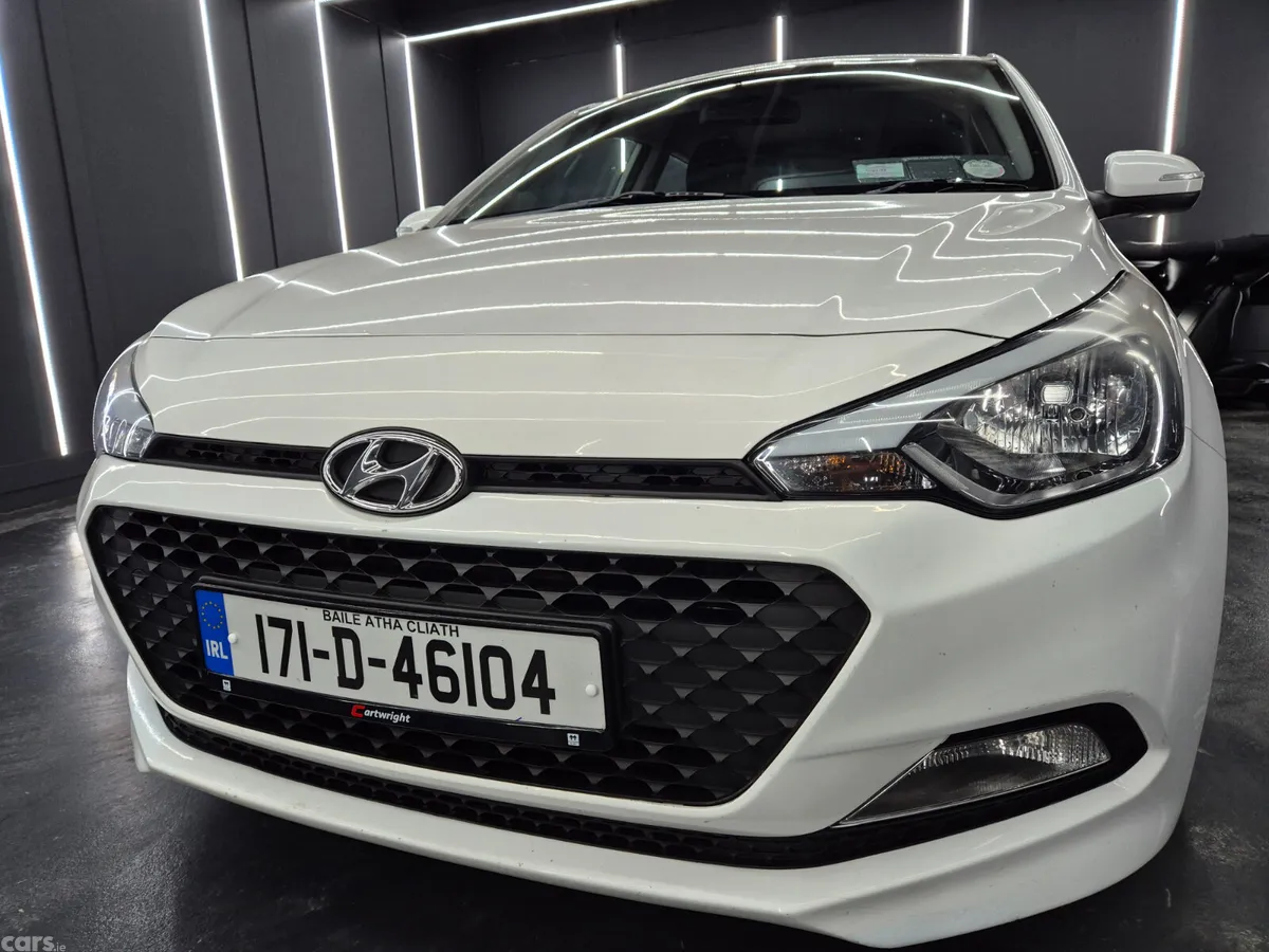 Hyundai i20 Hatchback, Petrol, 2017, White