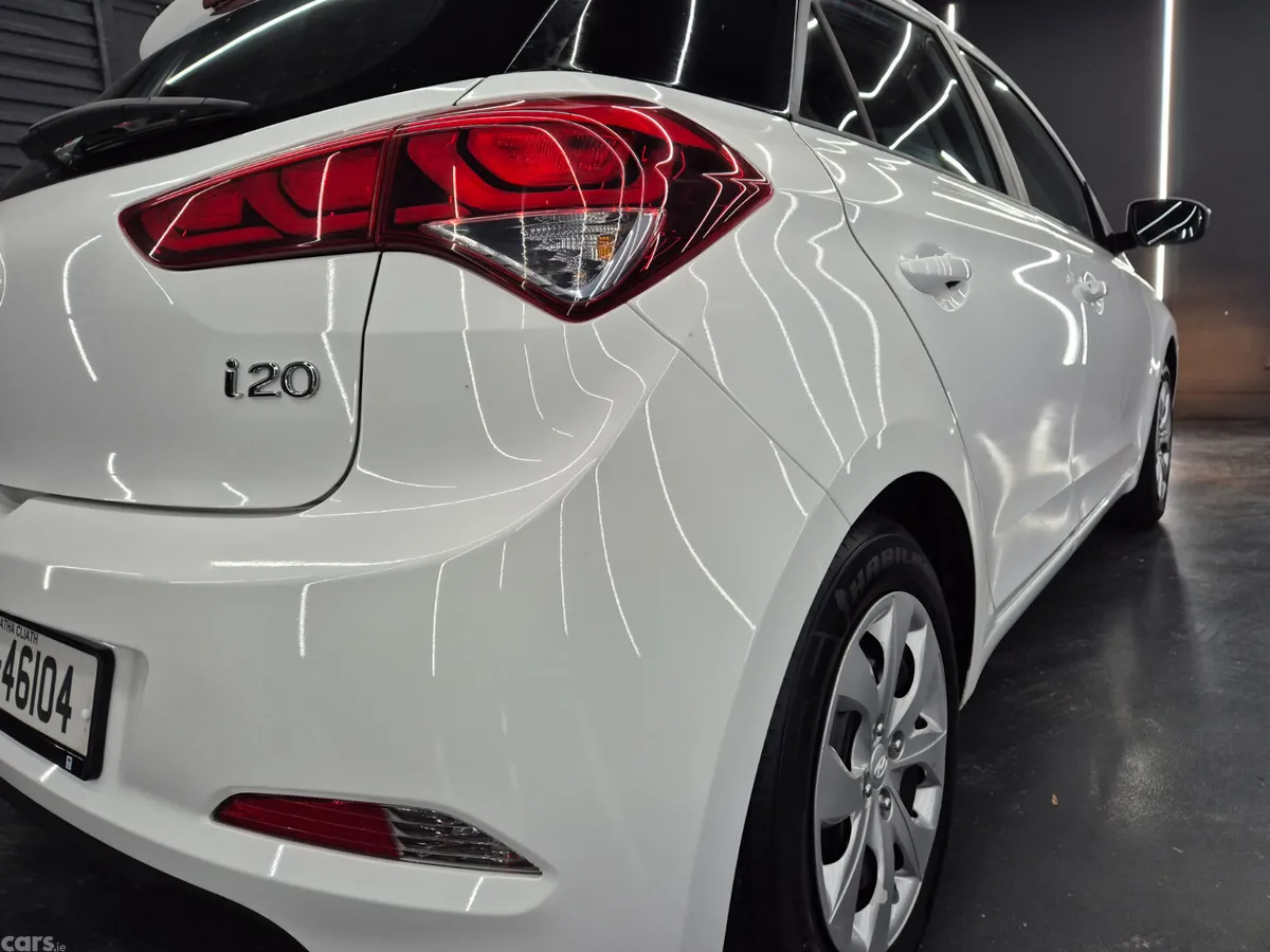 Hyundai i20 Hatchback, Petrol, 2017, White