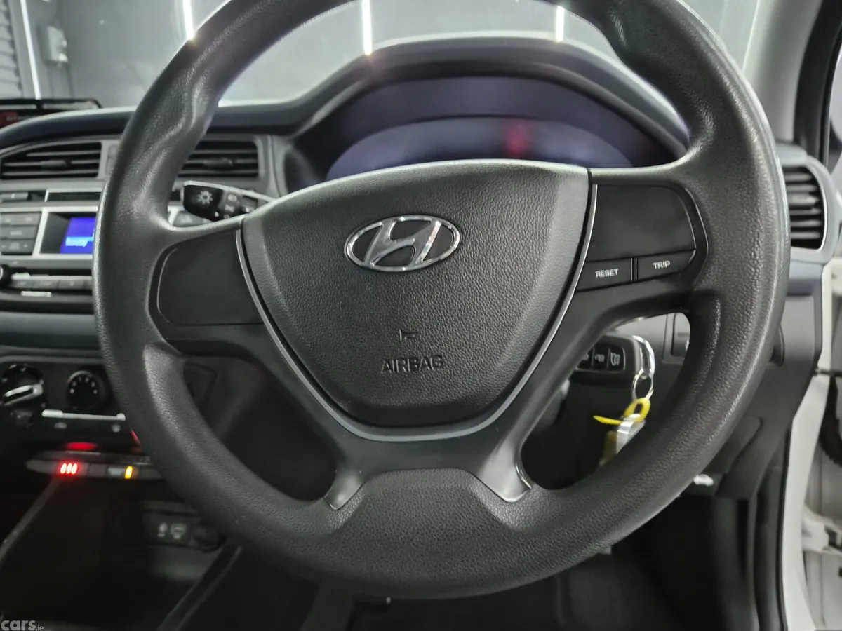 Hyundai i20 Hatchback, Petrol, 2017, White