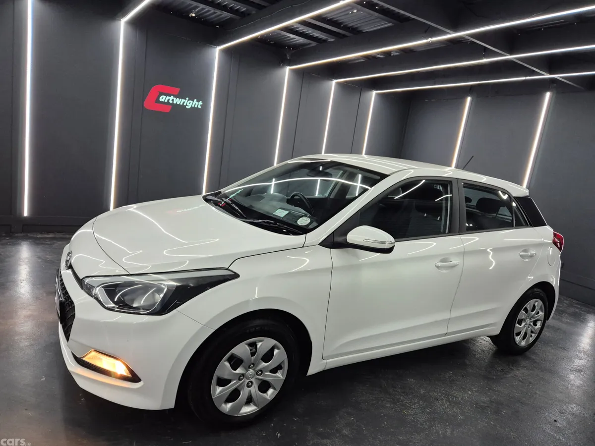 Hyundai i20 Hatchback, Petrol, 2017, White