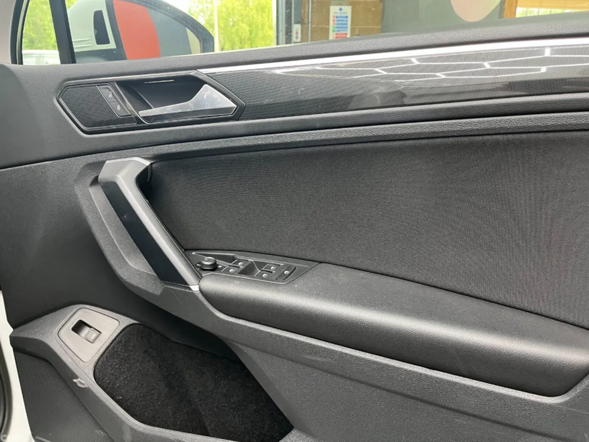 Volkswagen Tiguan SUV, Petrol, 2018, White