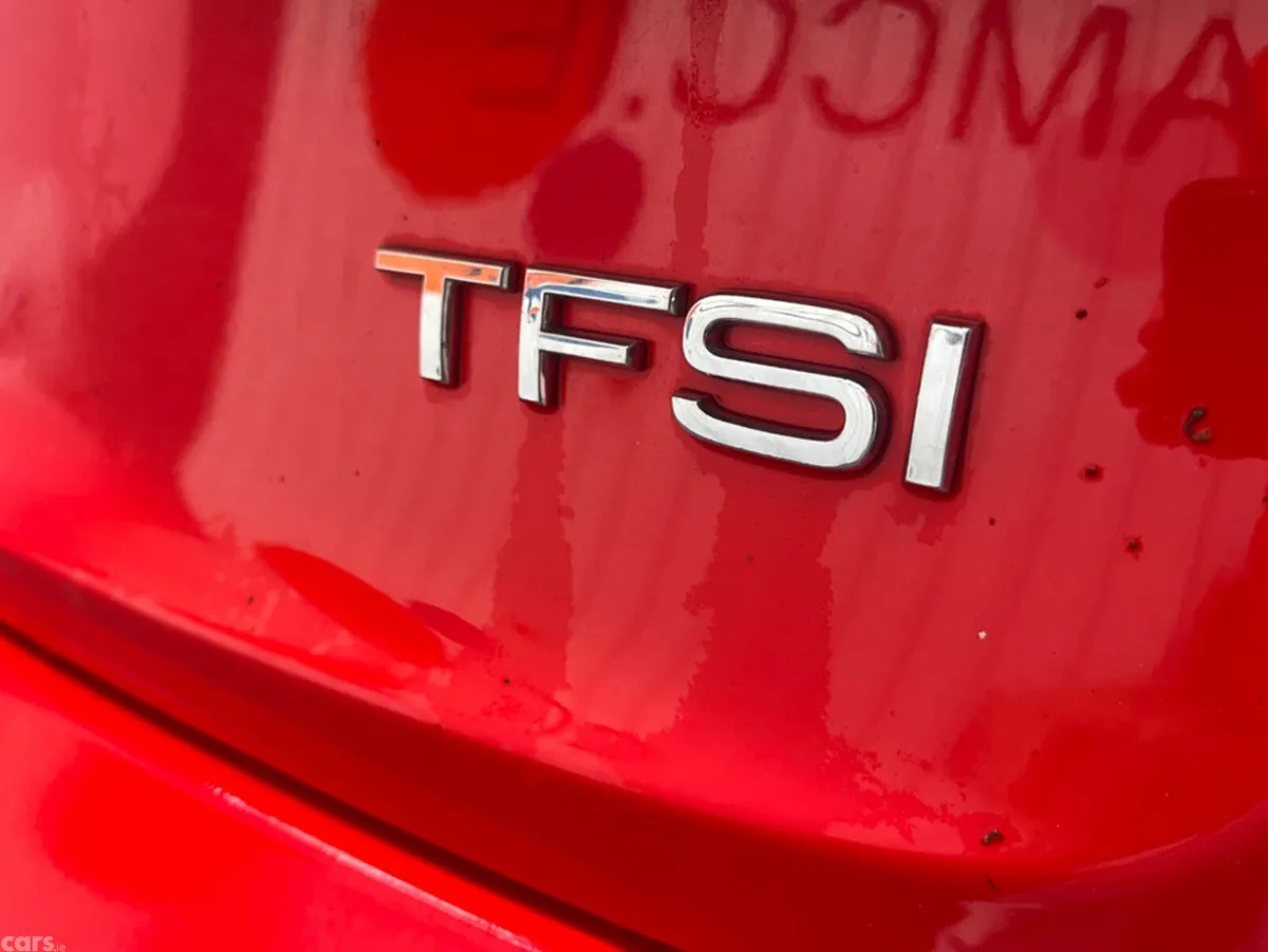 Audi Q3 SUV, Petrol, 2015, Red