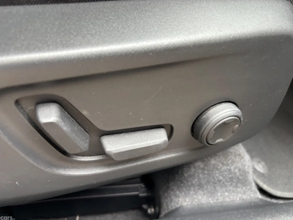 Volvo XC40 SUV, Petrol Plug-in Hybrid, 2023, Grey