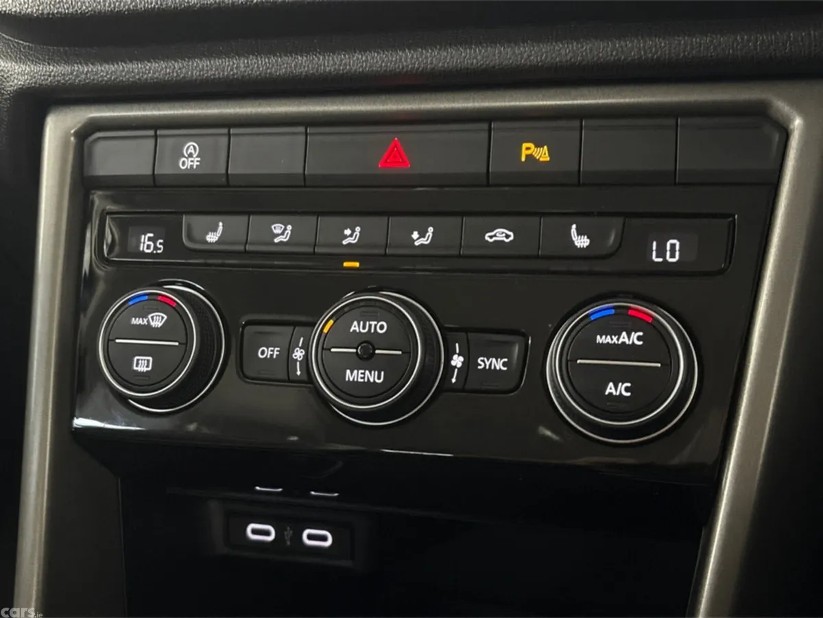 Volkswagen T-Roc Estate, Petrol, 2022, Blue