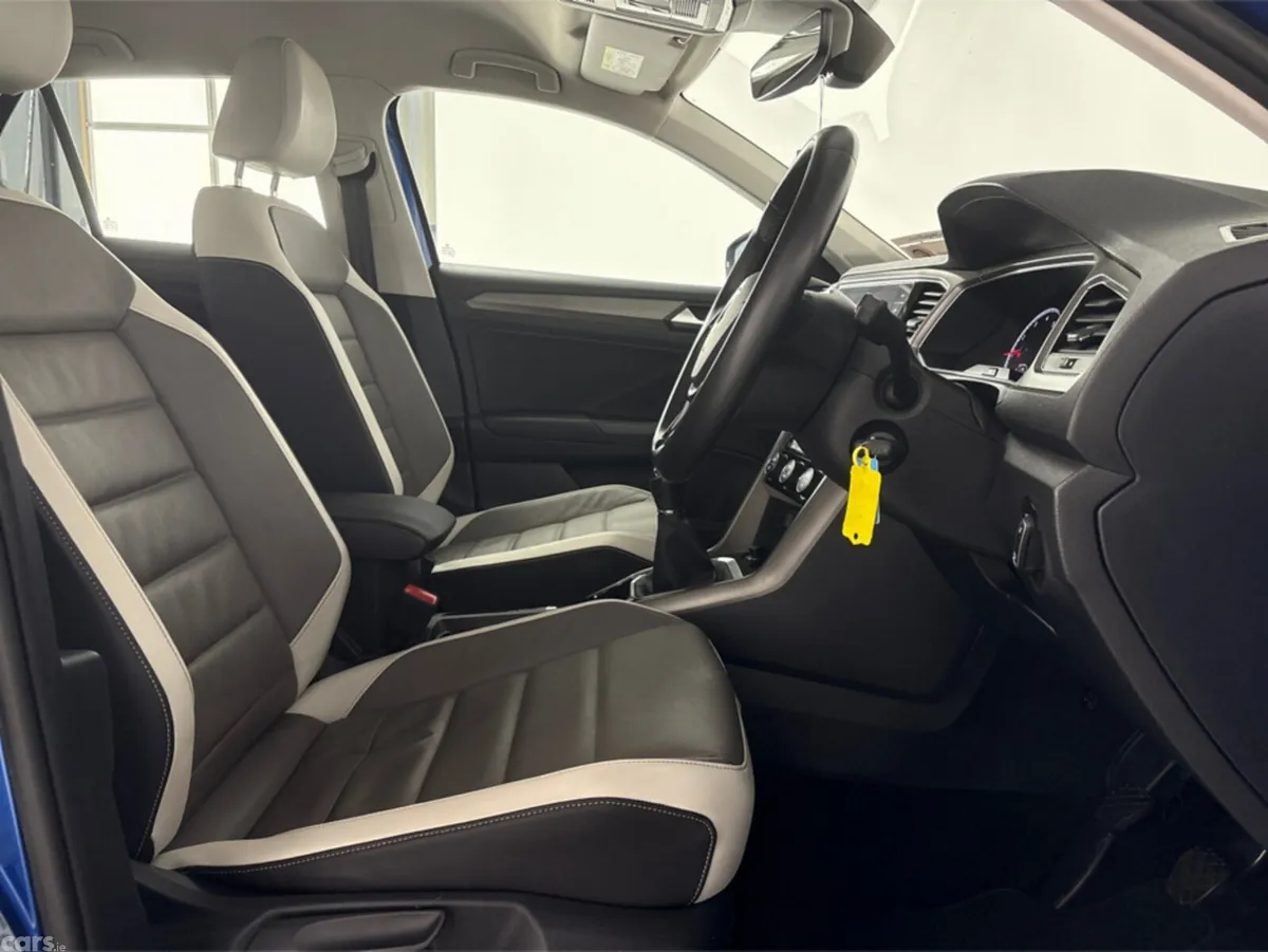 Volkswagen T-Roc Estate, Petrol, 2022, Blue