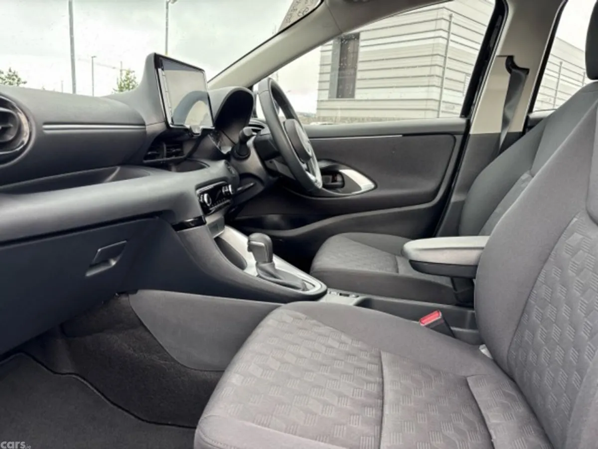 Toyota Yaris Hatchback, Petrol Hybrid, 2024, Black