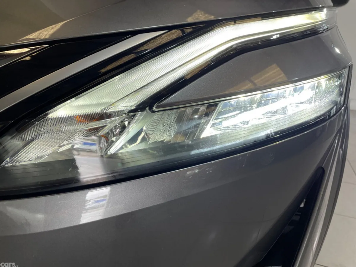Nissan Qashqai MPV, Petrol, 2022, Grey