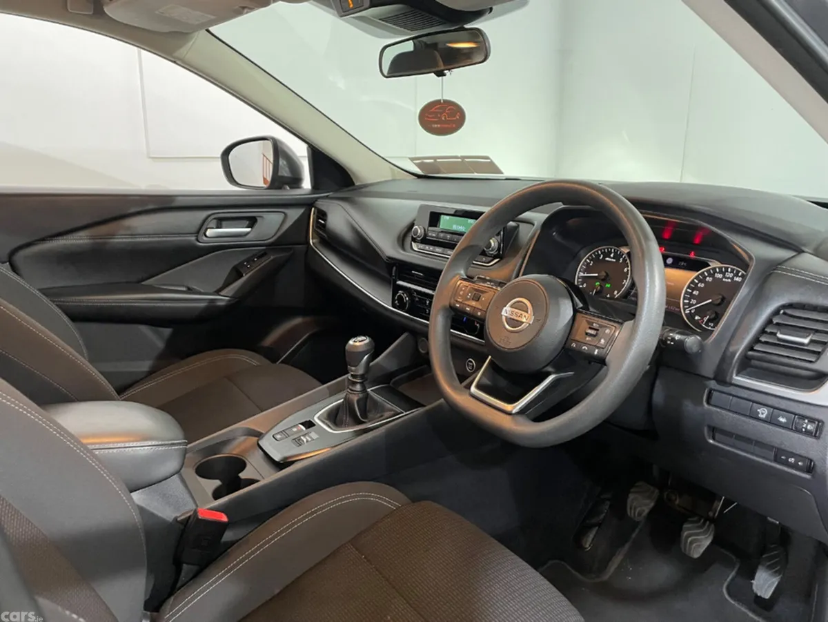Nissan Qashqai MPV, Petrol, 2022, Grey