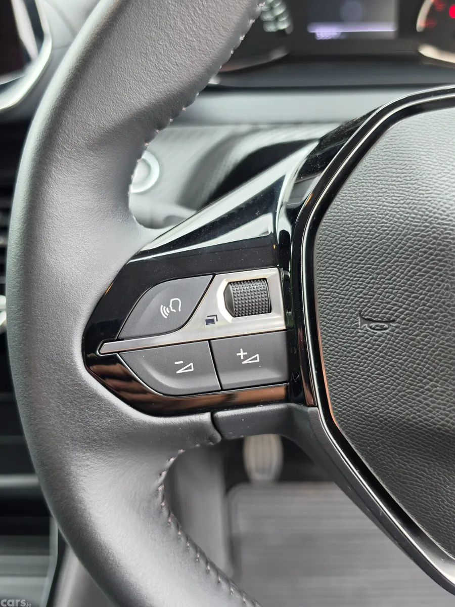 Peugeot 208 Hatchback, Petrol, 2022, White