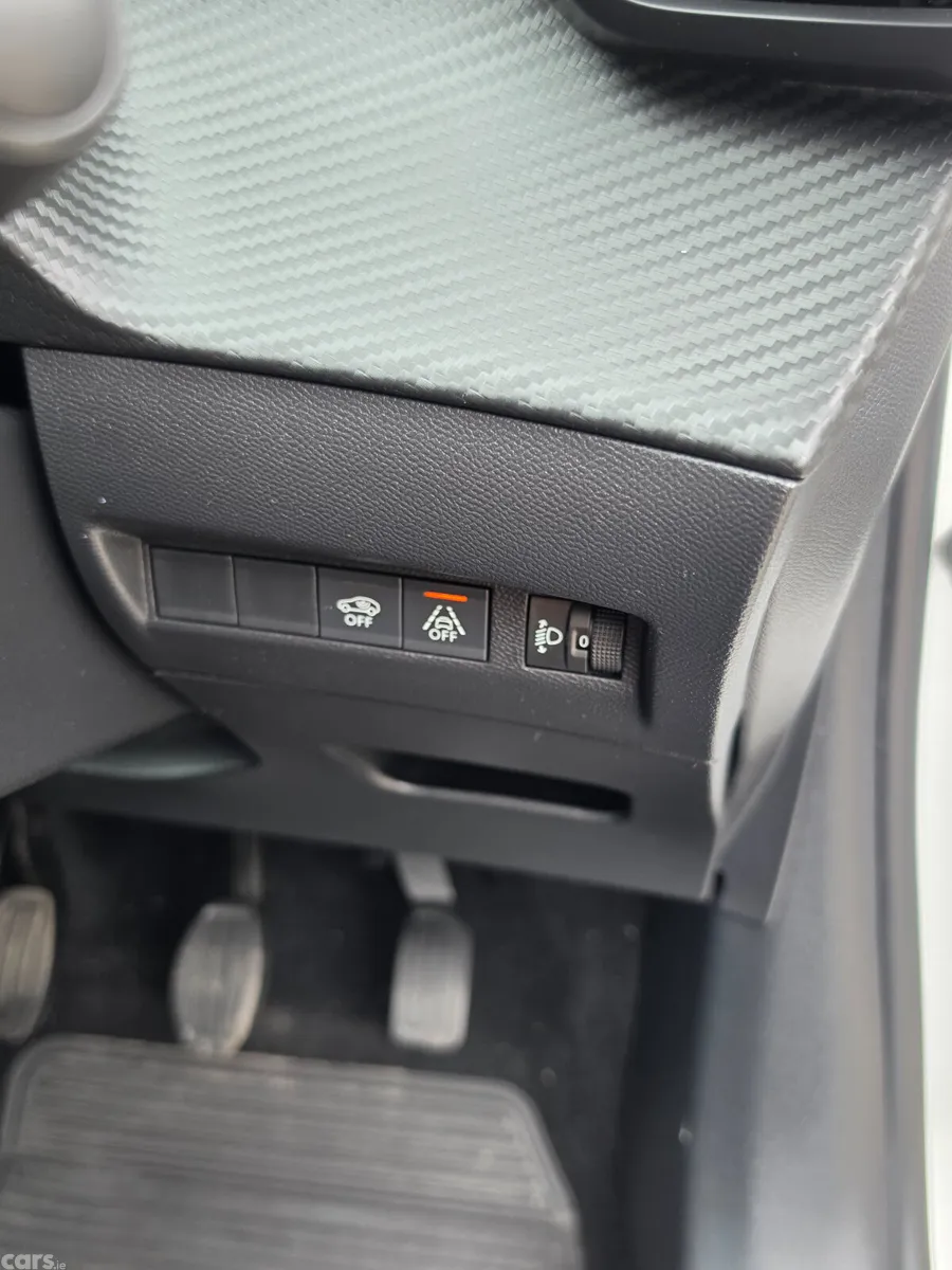 Peugeot 208 Hatchback, Petrol, 2022, White