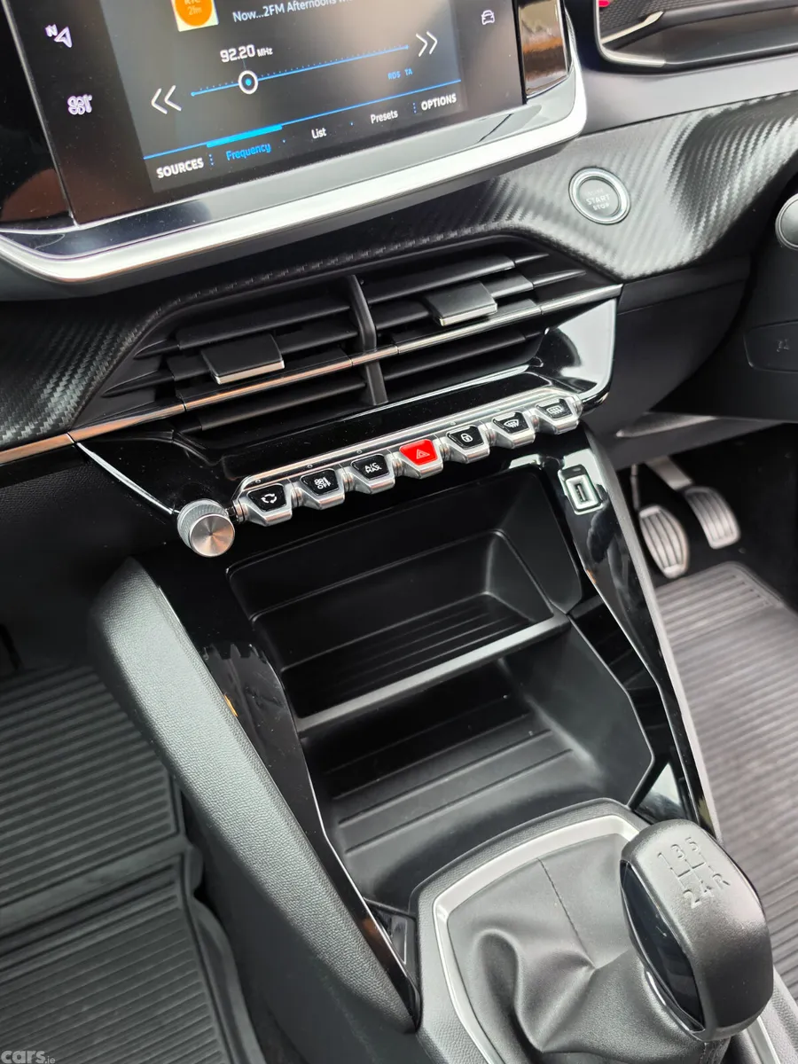 Peugeot 208 Hatchback, Petrol, 2022, White
