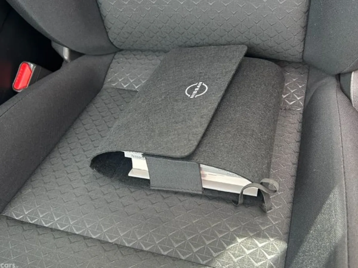 Nissan Juke MPV, Petrol, 2025, Black