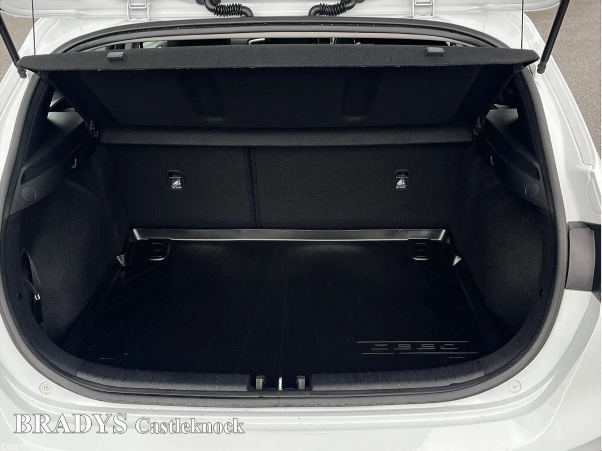 Kia Ceed Hatchback, Diesel, 2023, White