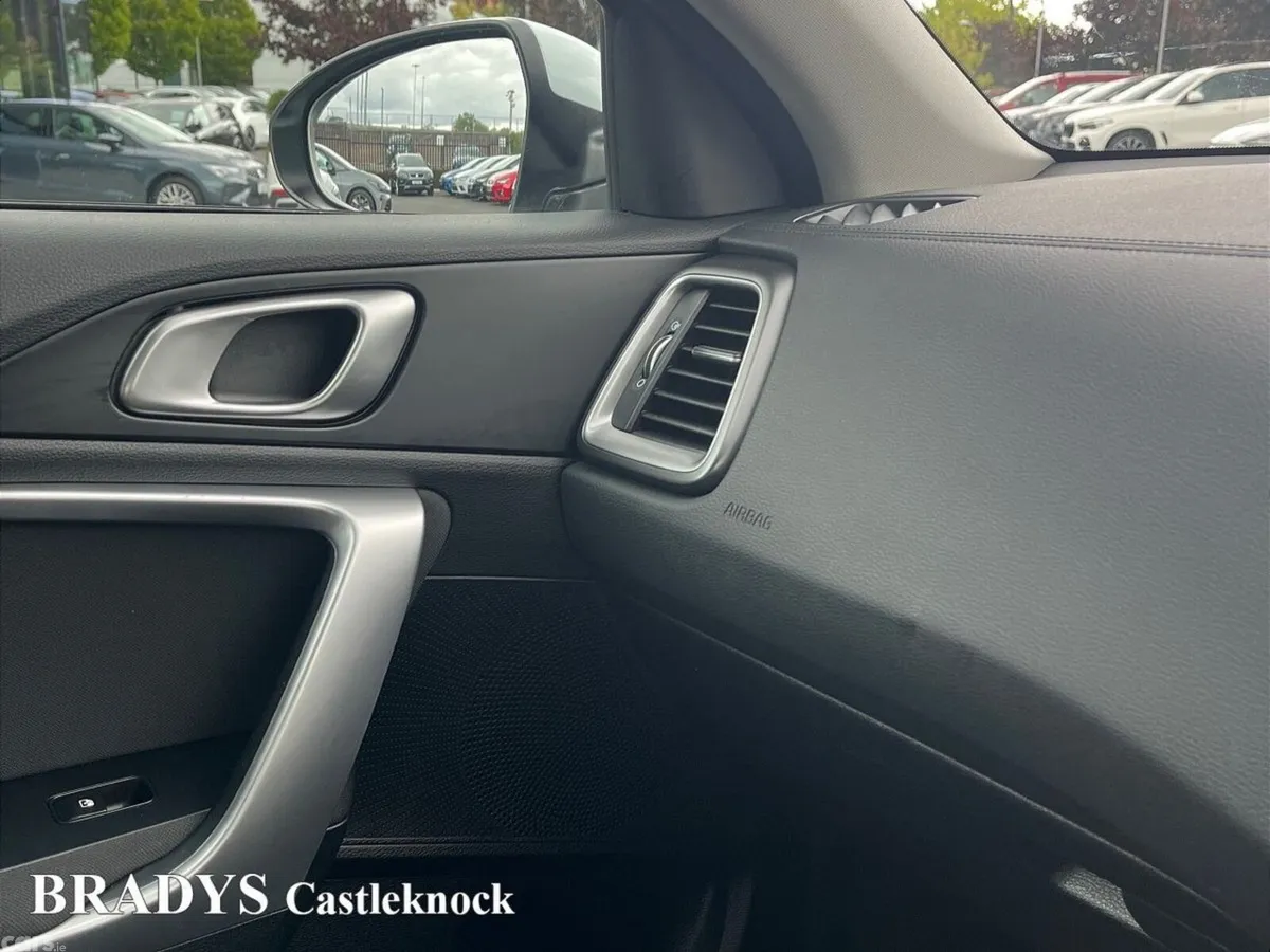 Kia Ceed Hatchback, Diesel, 2023, White
