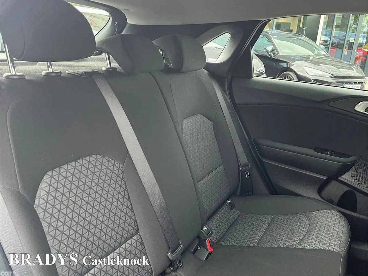 Kia Ceed Hatchback, Diesel, 2023, White