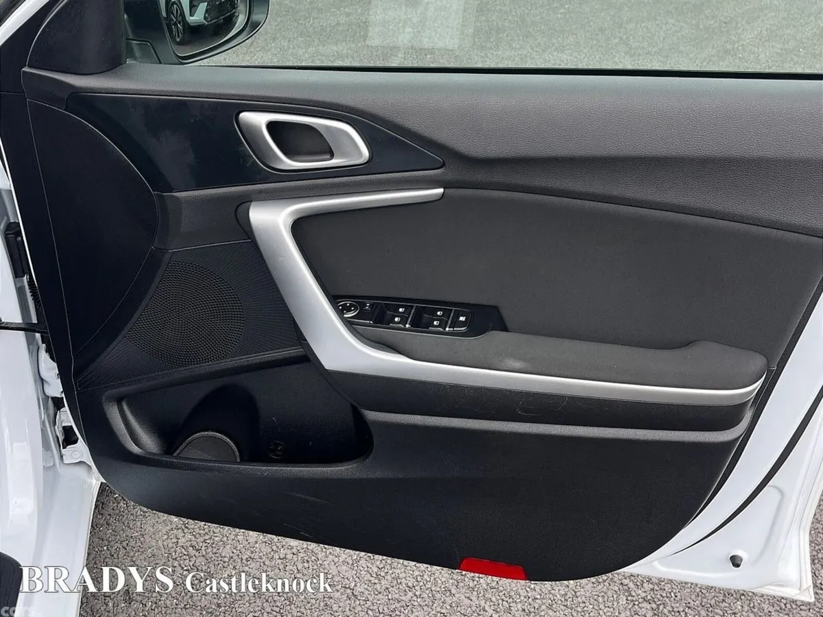 Kia Ceed Hatchback, Diesel, 2023, White
