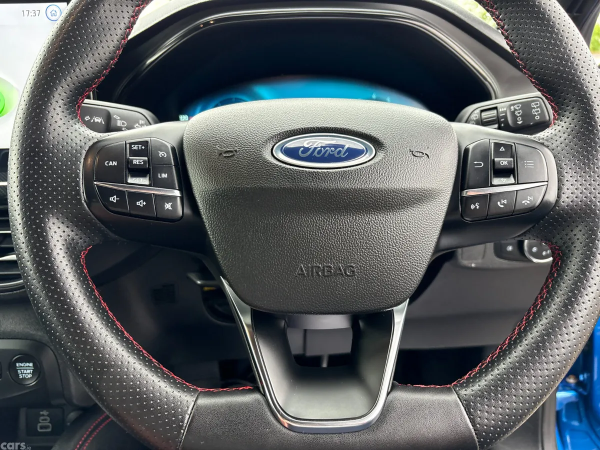 Ford Focus Hatchback, Petrol, 2024, Blue