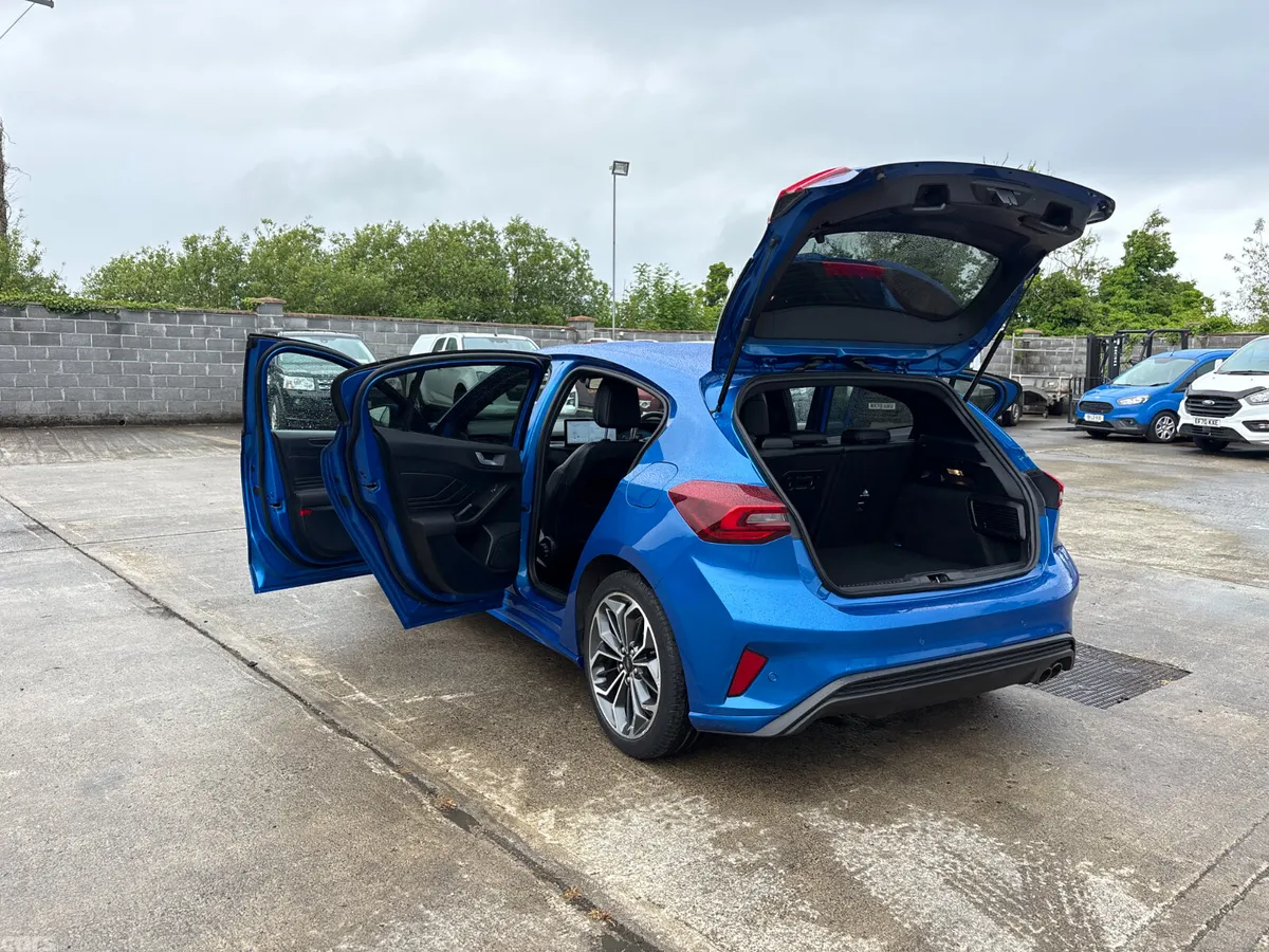 Ford Focus Hatchback, Petrol, 2024, Blue