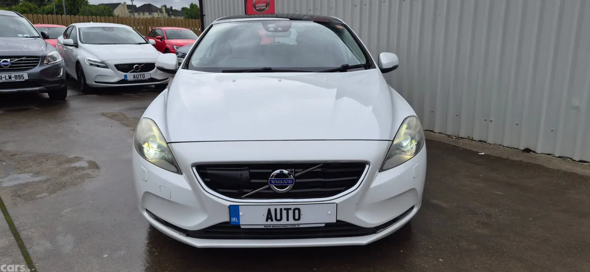 Volvo V40 Hatchback, Petrol, 2015, White