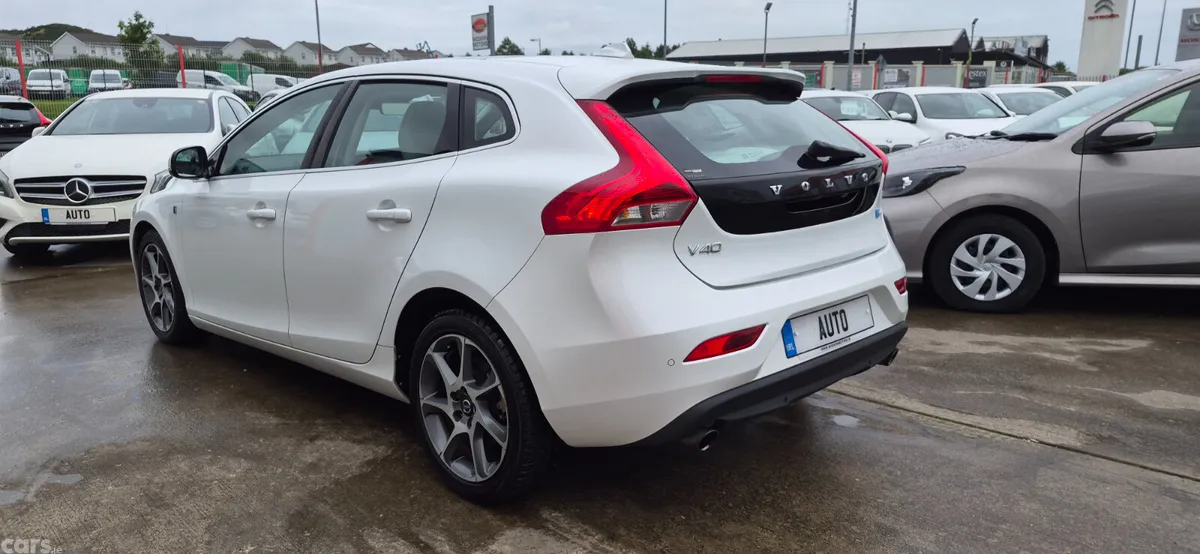 Volvo V40 Hatchback, Petrol, 2015, White