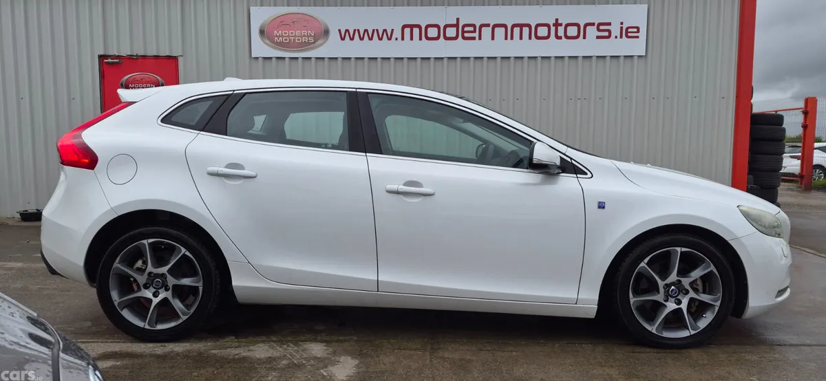 Volvo V40 Hatchback, Petrol, 2015, White