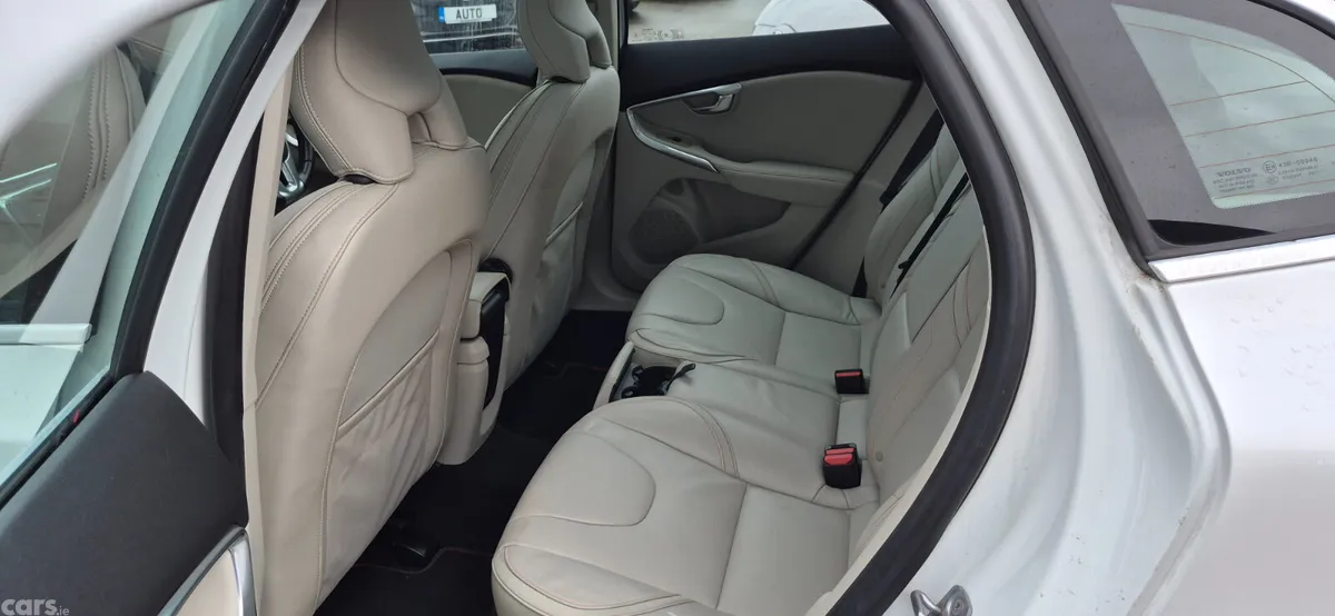 Volvo V40 Hatchback, Petrol, 2015, White