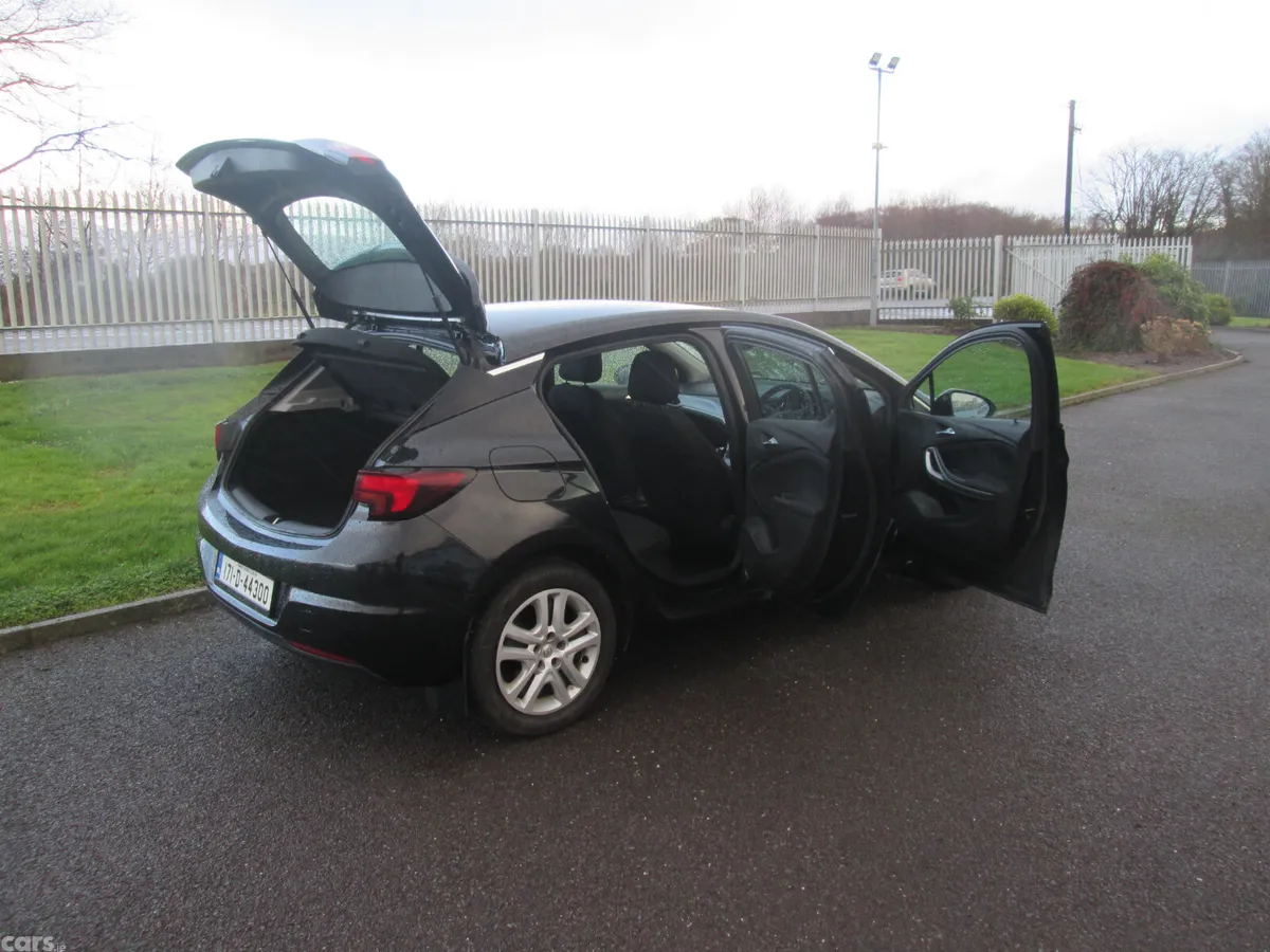 Opel Astra Hatchback, Diesel, 2017, Black