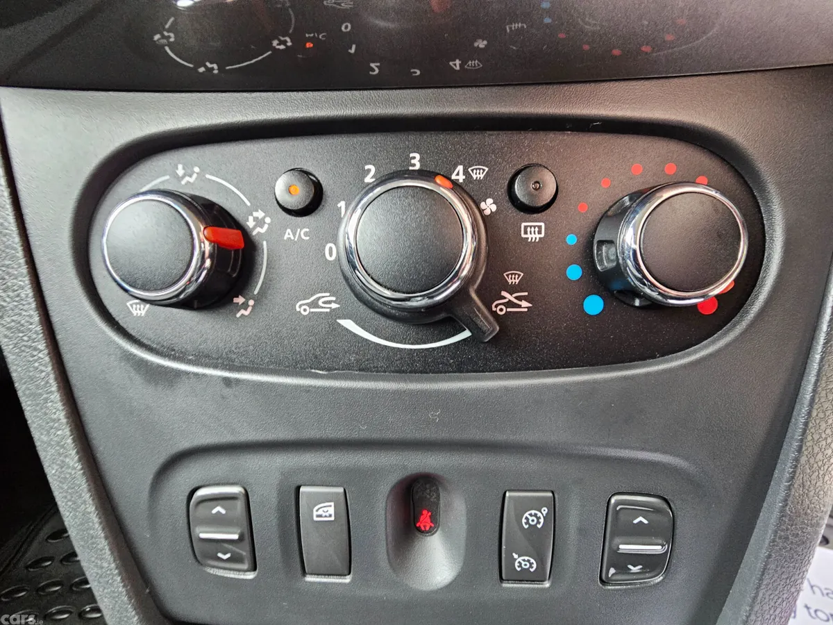 Dacia Sandero Stepway Hatchback, Diesel, 2015, Black